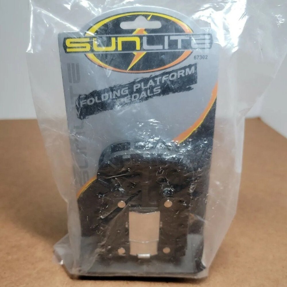 New in Package SUNLITE Folding Bicycle Pedals with 9/16" Axel and Reflectors